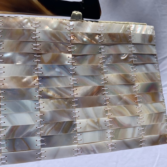 Seashell bag with Faux Tortoise Handle - Picture 3 of 6